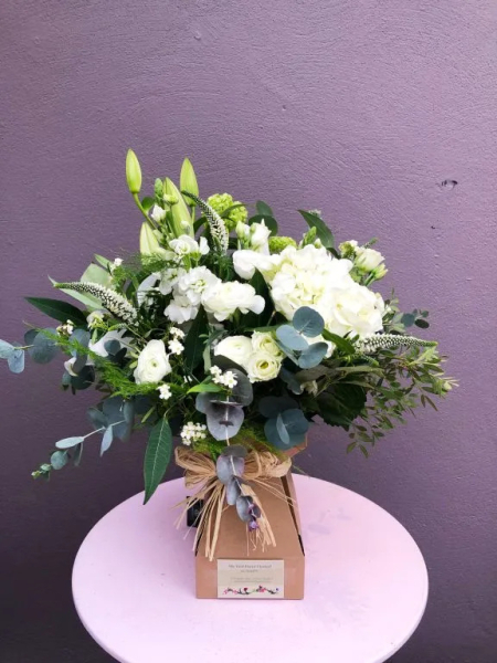 Elegant white bouquet