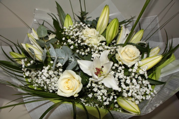 Rose-lily-handtied