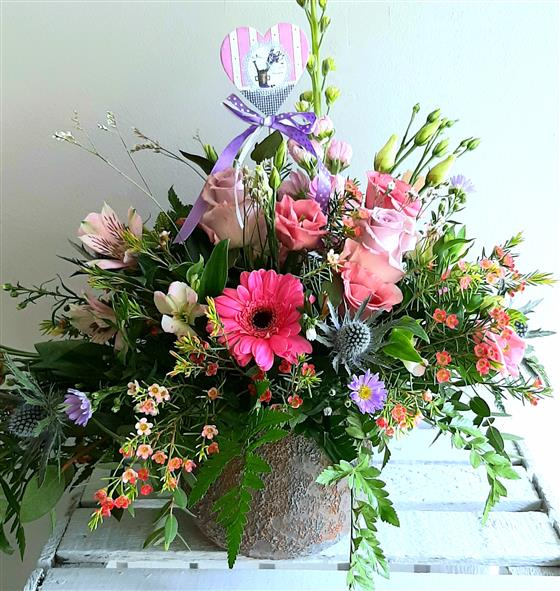 A vintage chic pot