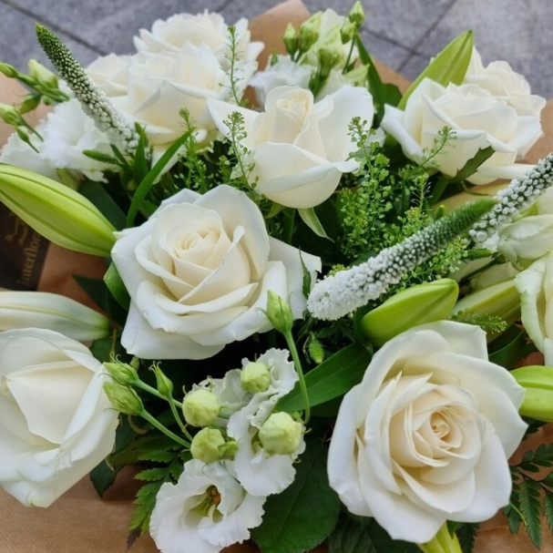 Snow-white-bouquet