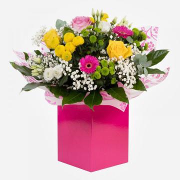 mamma-mia-vibrant-flower-bouquet-in-a-gift-box-1