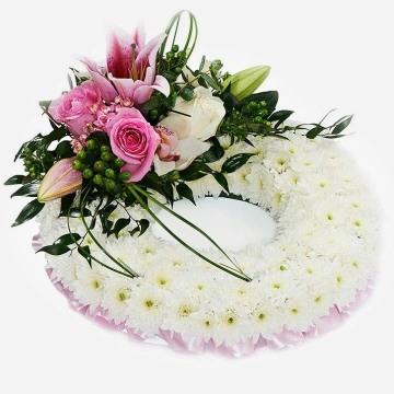 pink-massed-wreath-made-with-white-chrysanthemum-and-a-pink-rose-and-lily-feature-on-a-grey-background-1