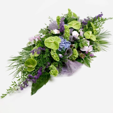modern-arrangement-of-green-anthuriums-and-lilac-blooms-1