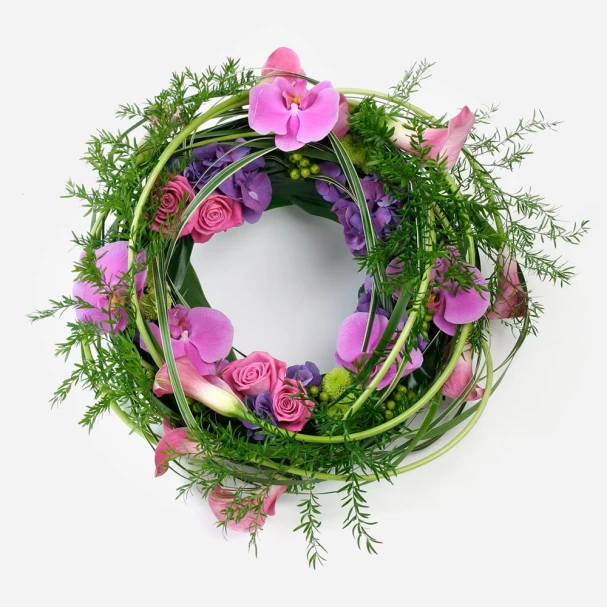 eco-friendly-willow-wreath-with-pink-roses-and-purple-hydrangea-1