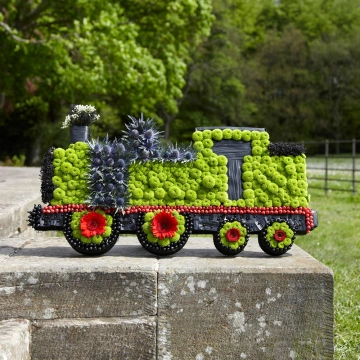 train-tribute-with-green-chrysanthemums-and-red-germini-1