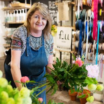 florist-inside-shop-selecting-seasonal-flowers-1